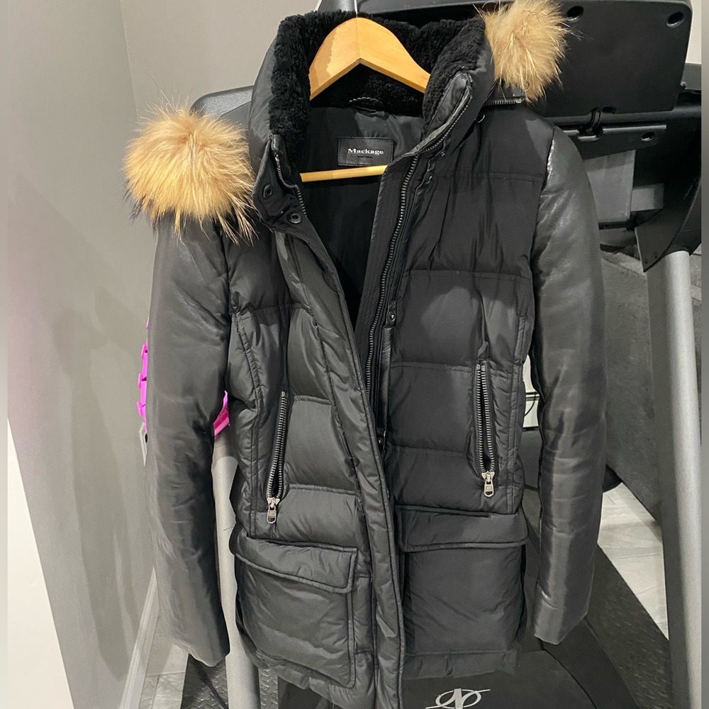Mackage slim fit parka with leather sleeves sz L